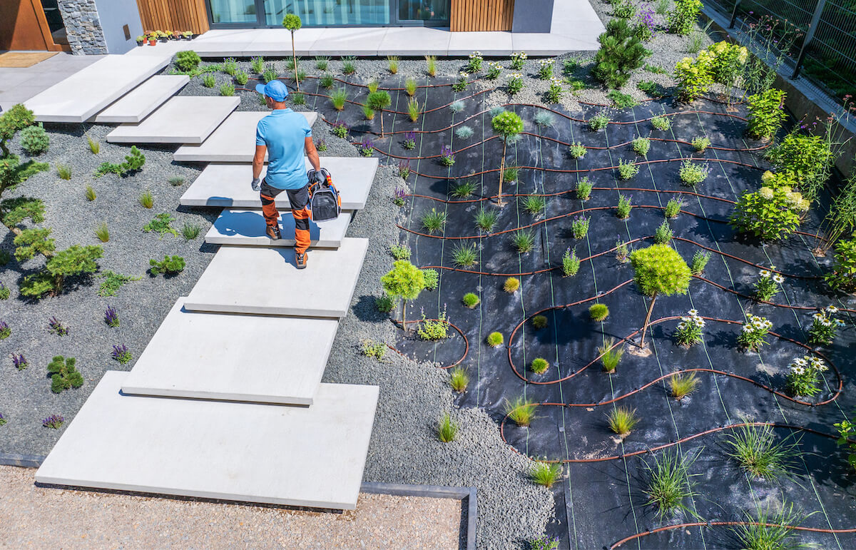 worker-carrying-tools-on-modern-walkway-through-la-2024-08-13-19-40-50-utc (1)